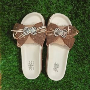 মুক্তা ও বো ডিজাইনসহ নারীদের ফ্ল্যাট স্যান্ডেল (সাইজ 36-40)